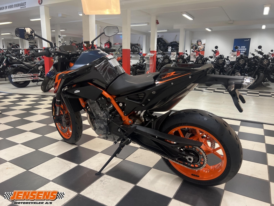 KTM 890 Duke R