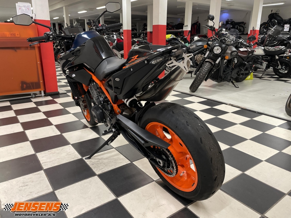 KTM 890 Duke R