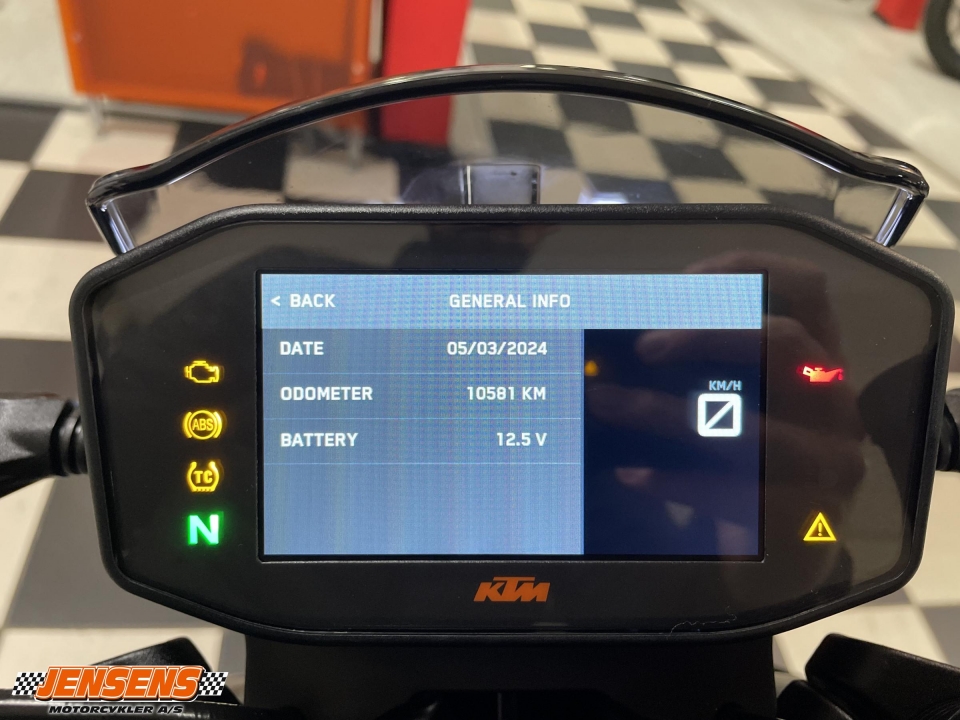 KTM 890 Duke R
