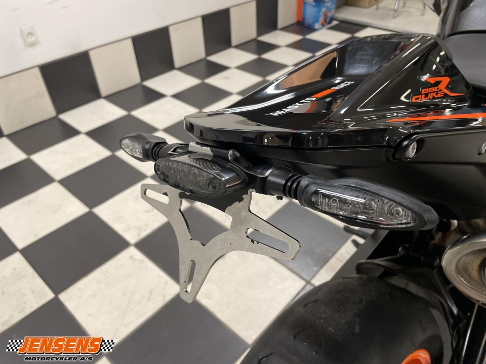 KTM 890 Duke R