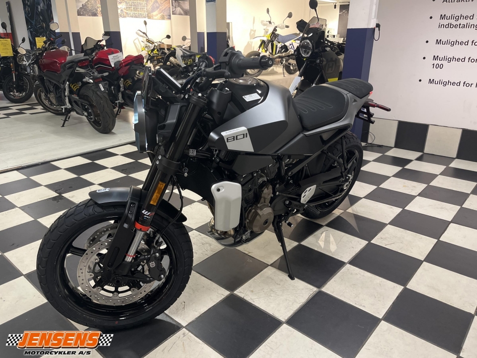 Husqvarna Svartpilen 801