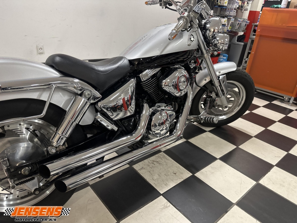 Suzuki VZ 800 Marauder