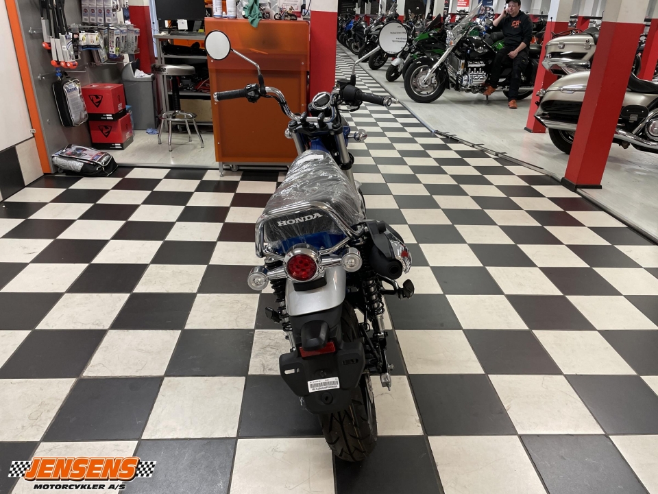 Honda ST 125 Dax