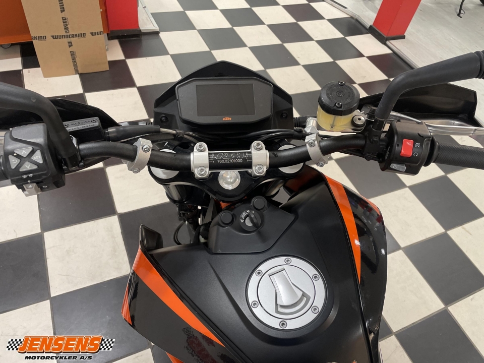 KTM 690 DUKE R