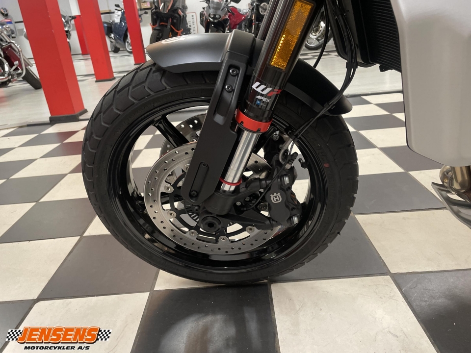 Husqvarna Svartpilen 801