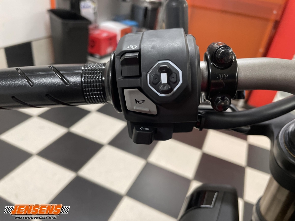 Honda CB 650 R E-Clutch