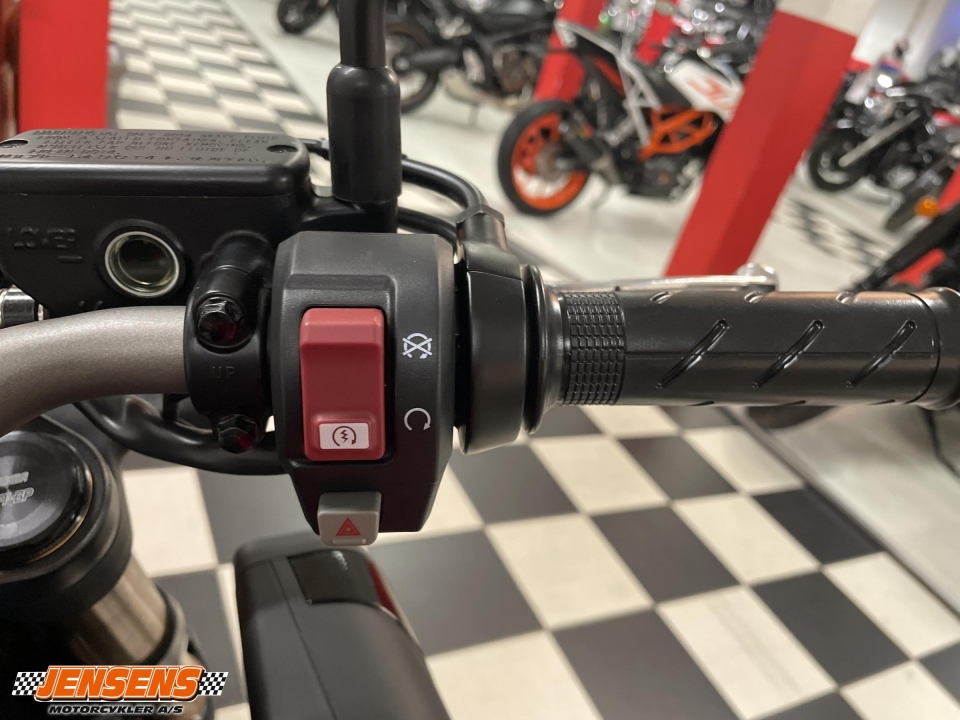 Honda CB 650 R E-Clutch