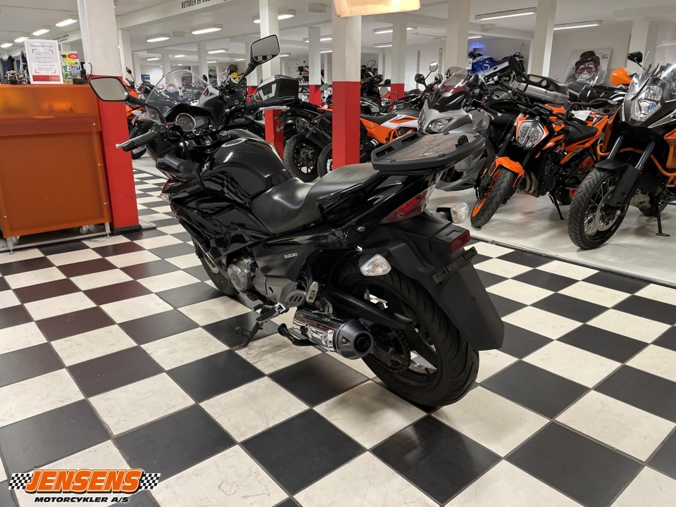 Suzuki GW 250 F