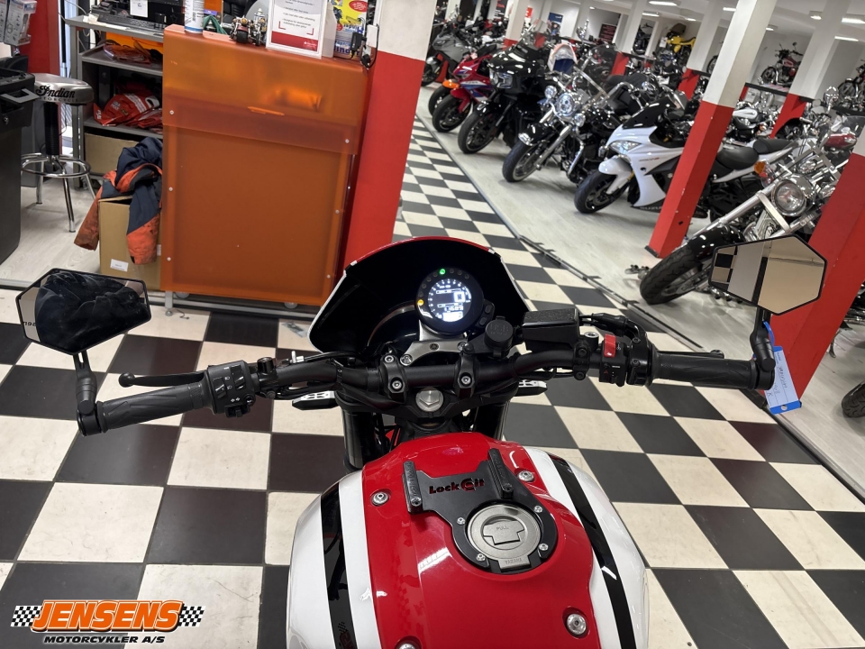 Yamaha XSR 900