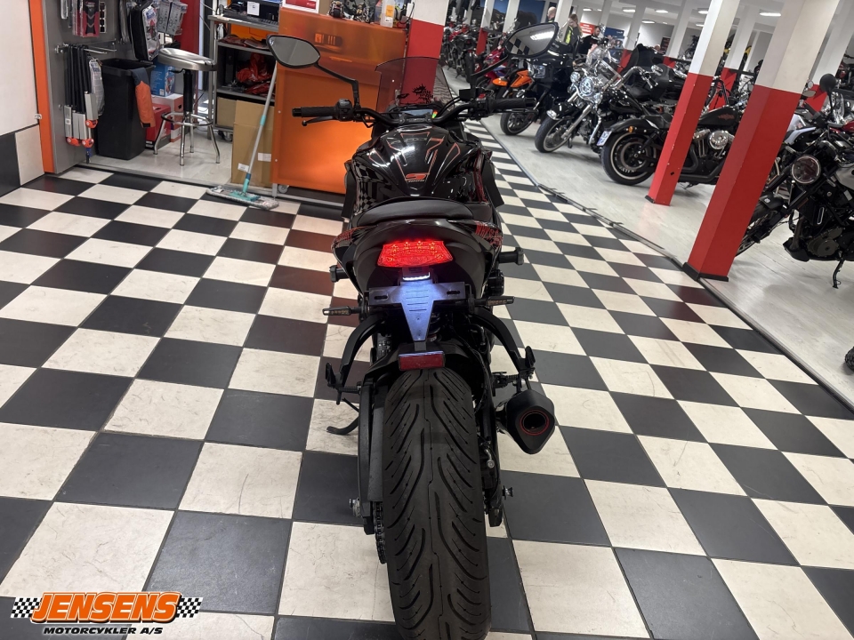 Suzuki GSXS 1000 F