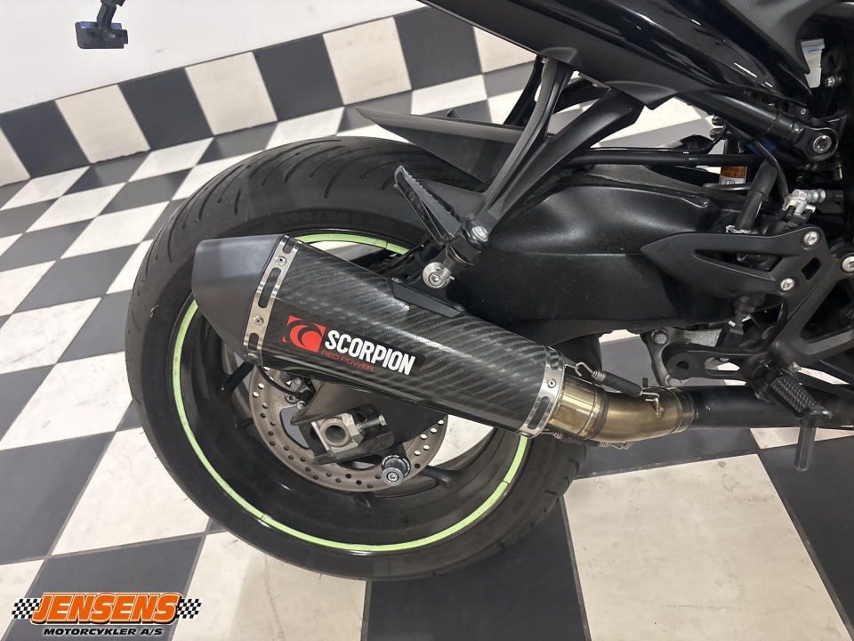 Suzuki GSXS 1000 F