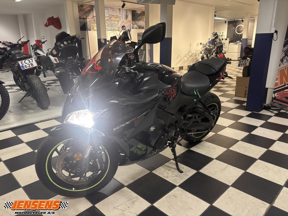 Suzuki GSXS 1000 F