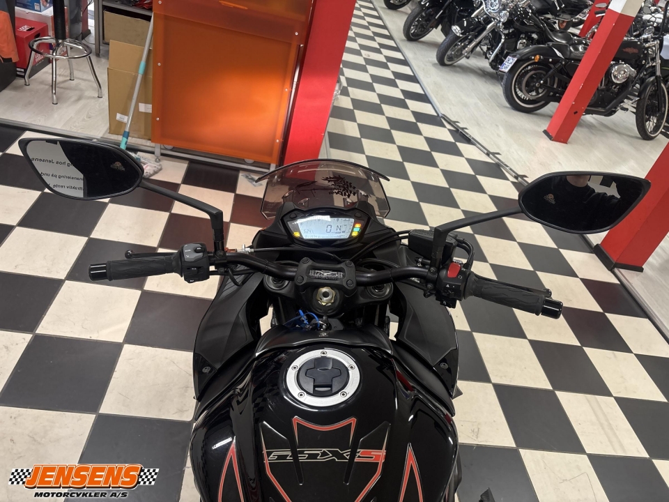 Suzuki GSXS 1000 F