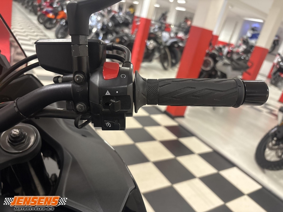 Suzuki GSXS 1000 F