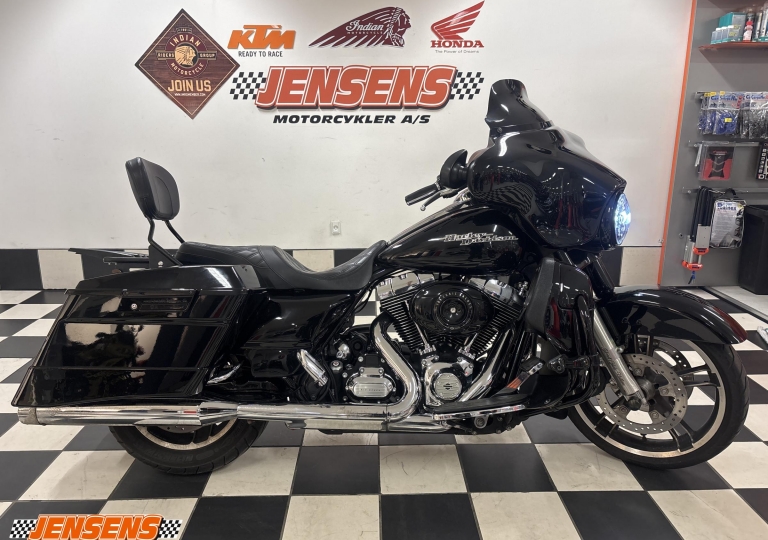 Harley-Davidson FLHX Street Gl...