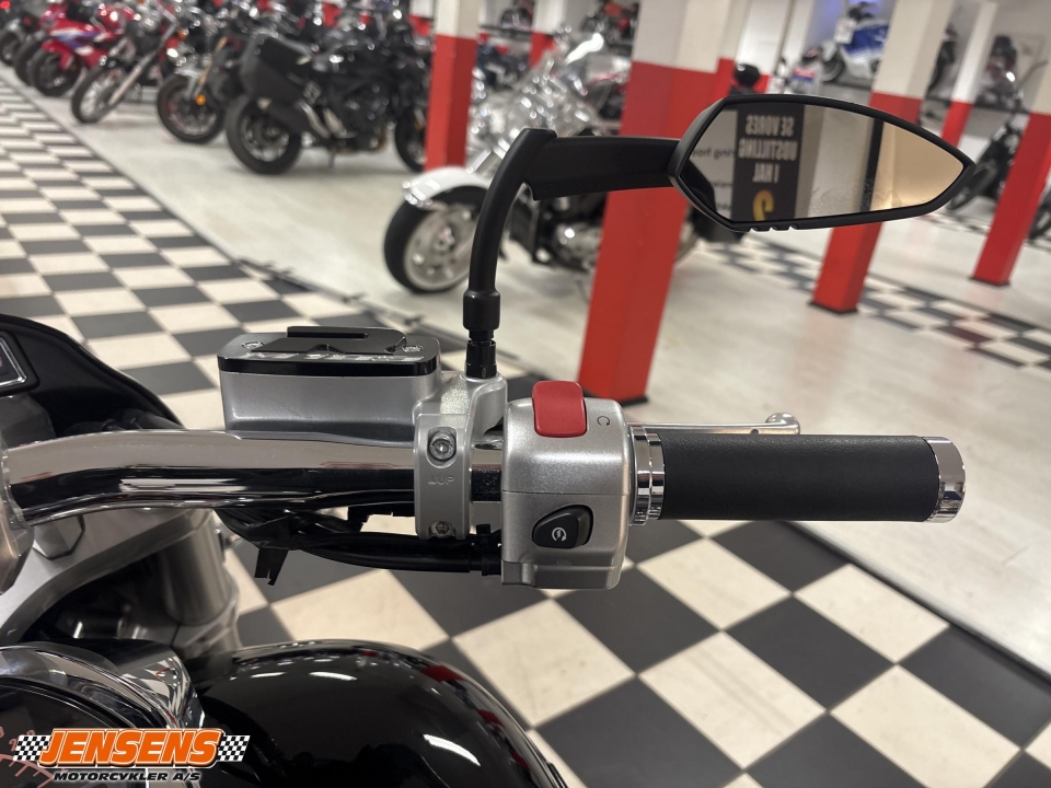 Suzuki VZR 1800 Intruder