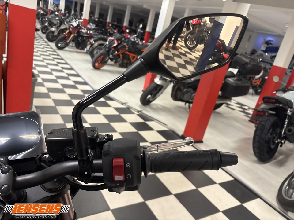 Honda CB 750 Hornet E-Clutch
