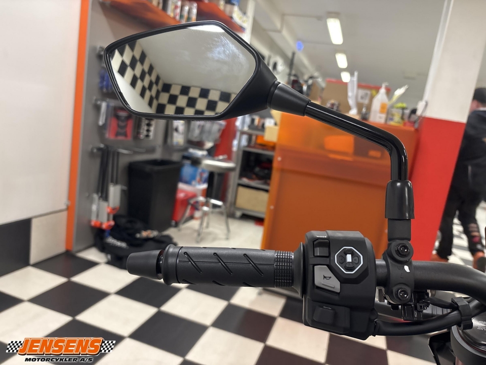 Honda CB 750 Hornet E-Clutch