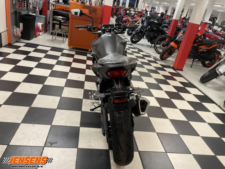 Honda CB 750 Hornet E-Clutch