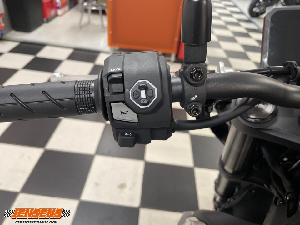 Honda CB 750 Hornet E-Clutch