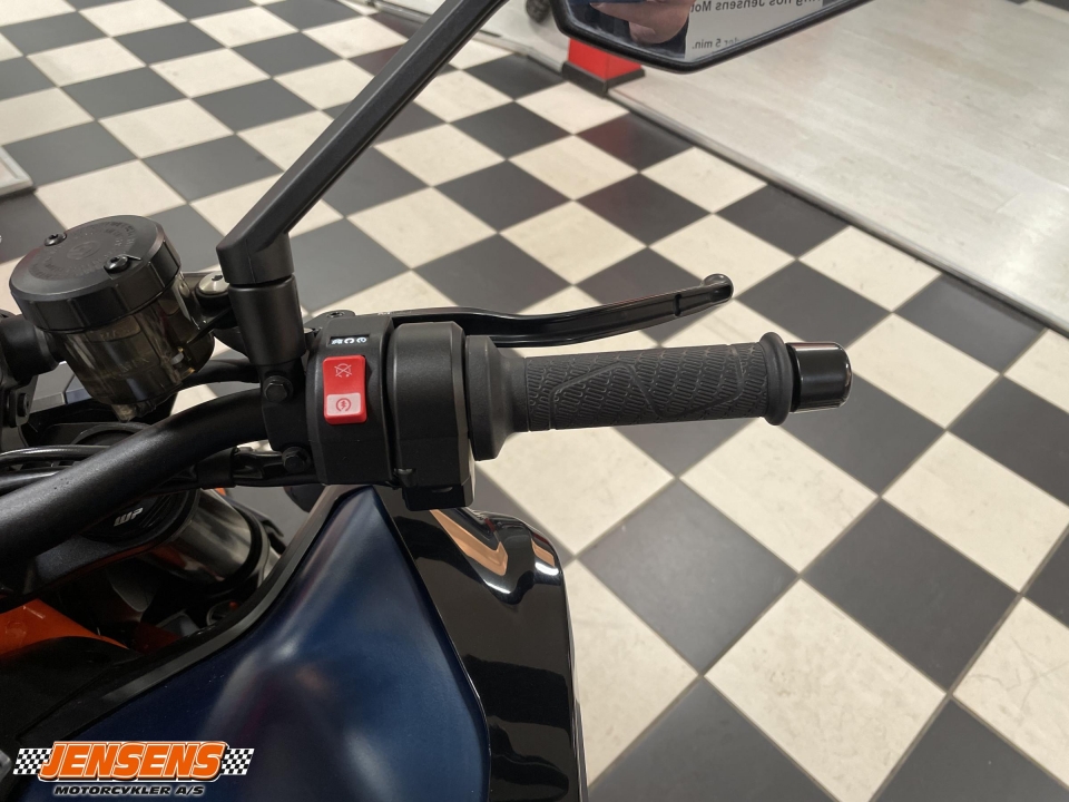 KTM 890 Duke R