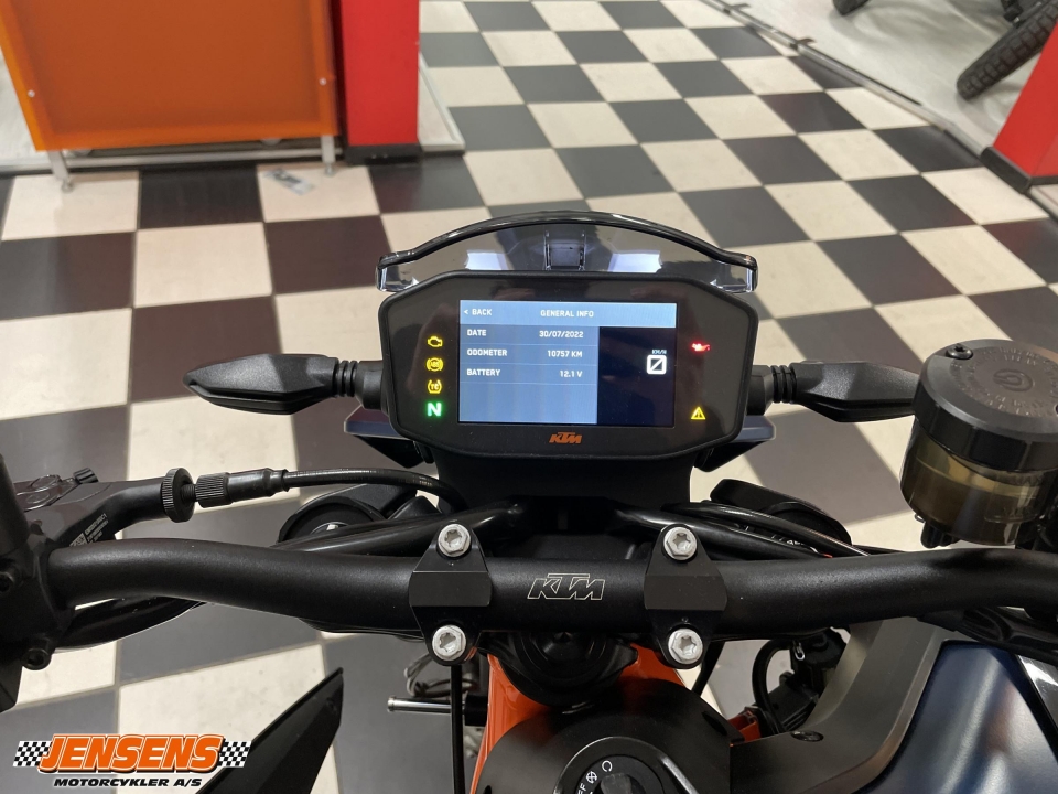 KTM 890 Duke R