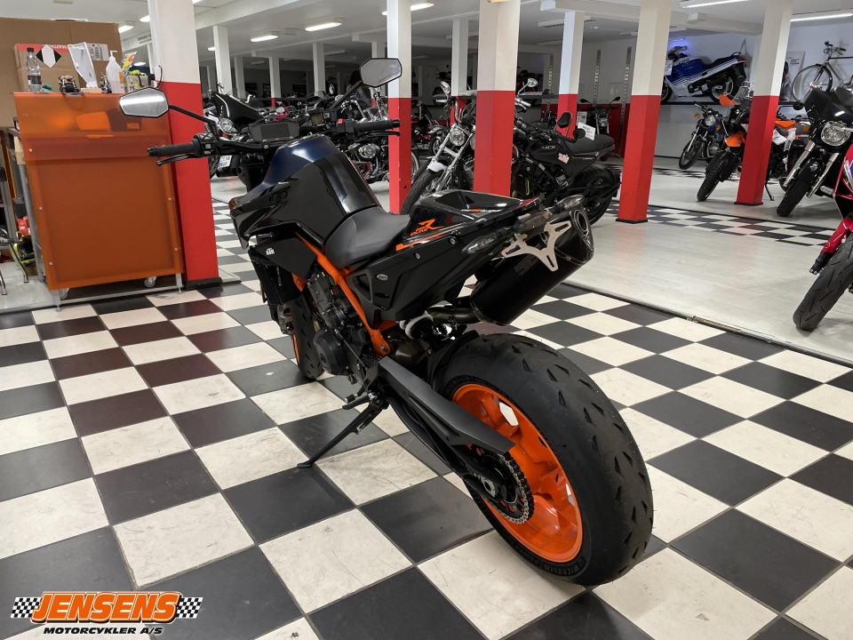 KTM 890 Duke R