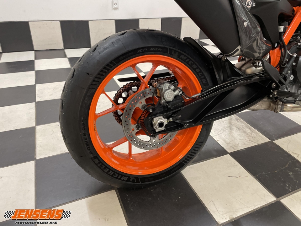 KTM 890 Duke R
