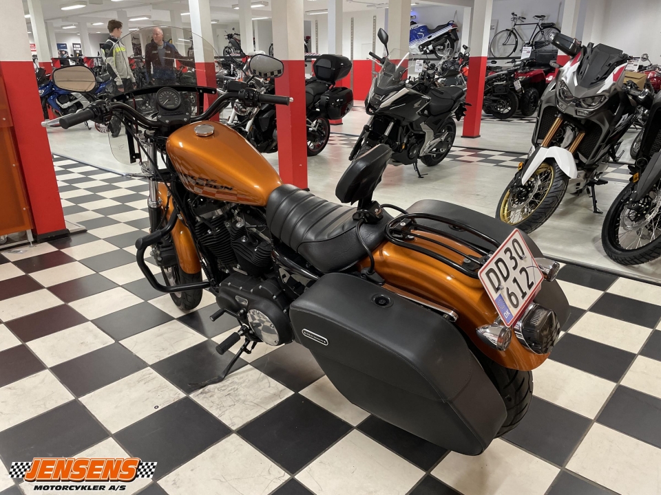 Harley-Davidson XL883R