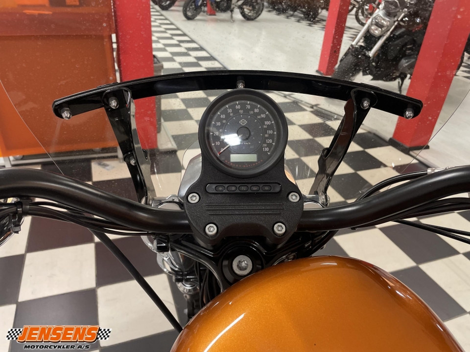 Harley-Davidson XL883R