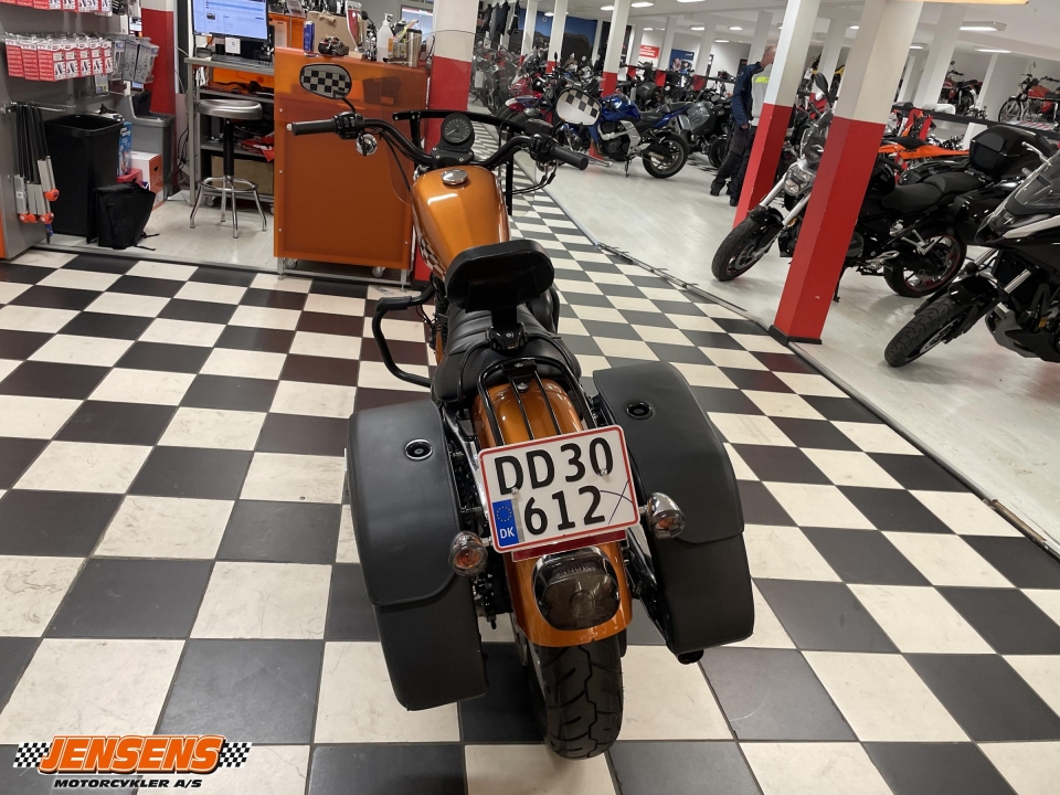 Harley-Davidson XL883R