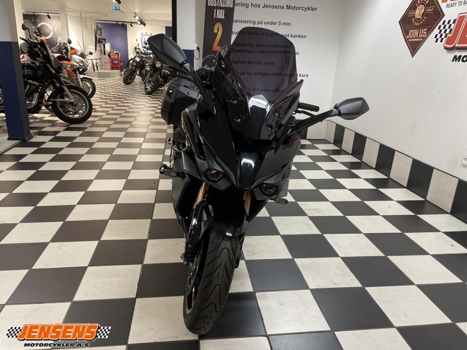 Suzuki GSXS 1000 GT
