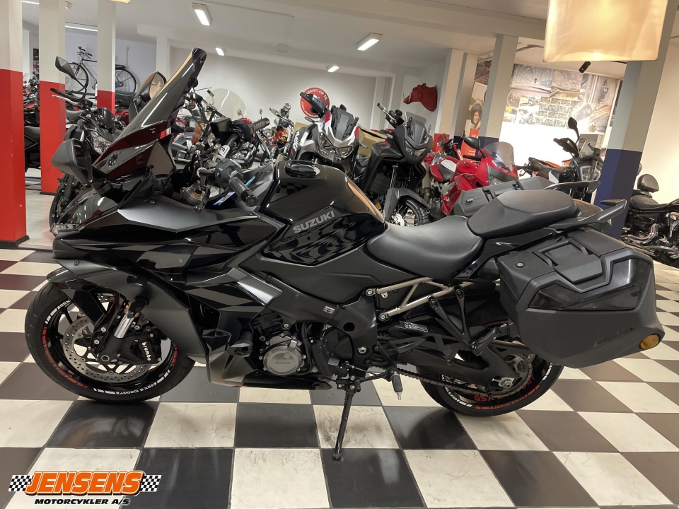 Suzuki GSXS 1000 GT