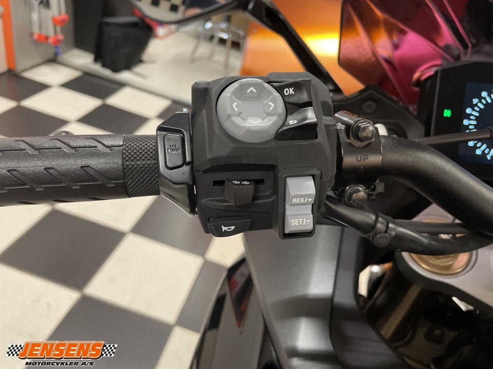 Suzuki GSXS 1000 GT