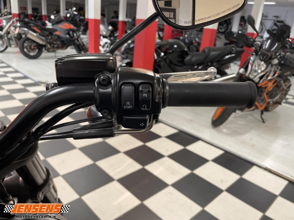 Harley-Davidson VRSCDX Night Rod Special