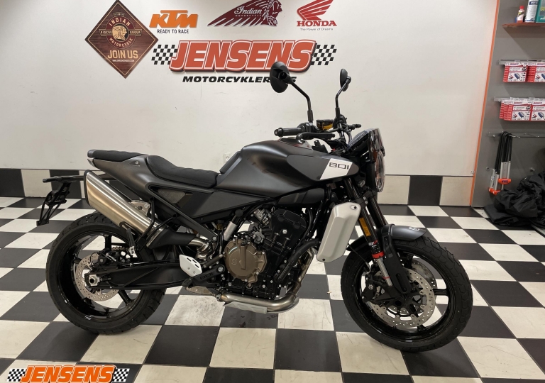 Husqvarna Svartpilen 801