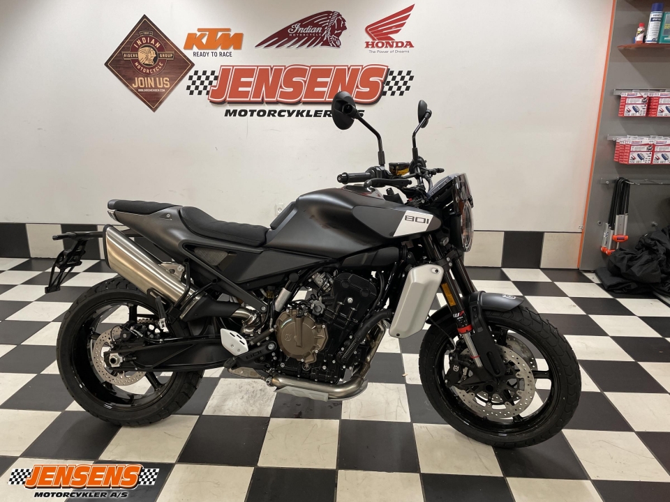 Husqvarna Svartpilen 801