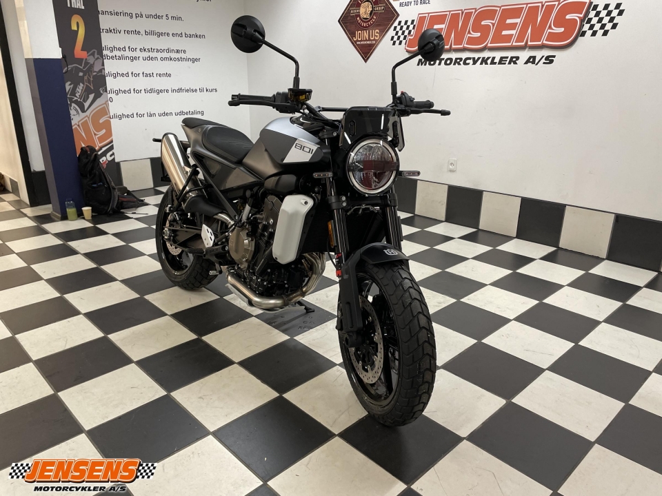 Husqvarna Svartpilen 801