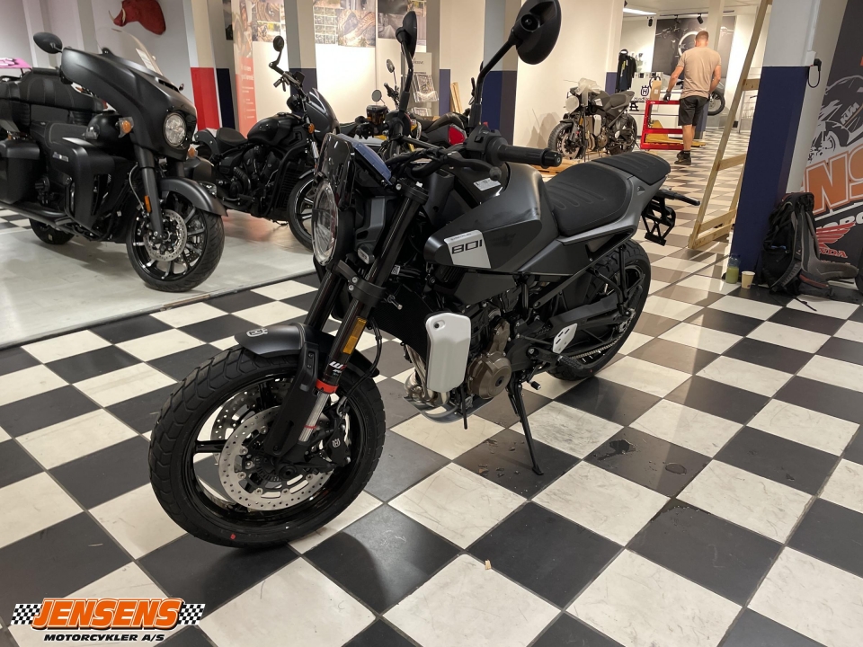 Husqvarna Svartpilen 801