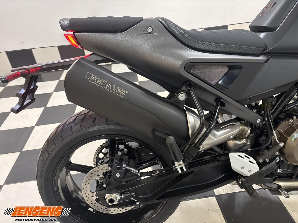 Husqvarna Svartpilen 801
