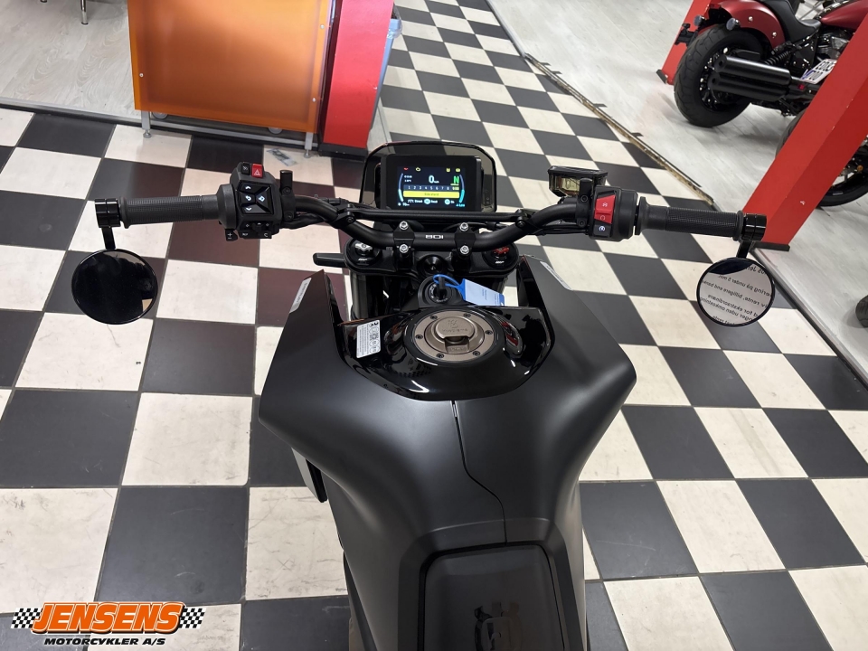 Husqvarna Svartpilen 801