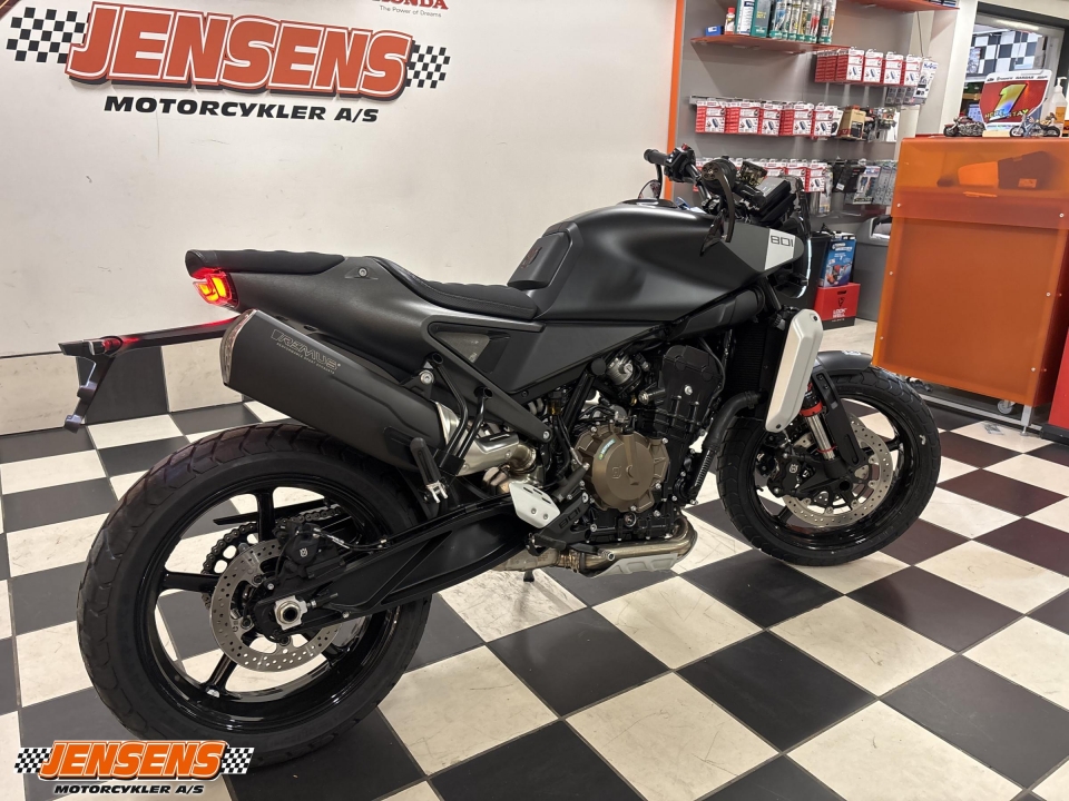 Husqvarna Svartpilen 801