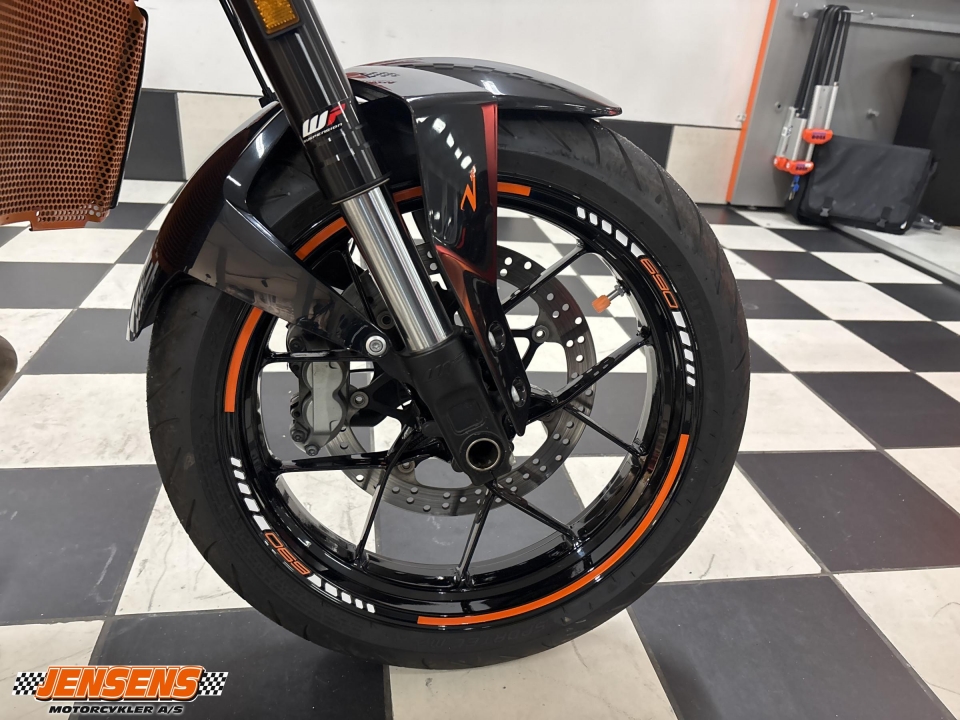 KTM 690 DUKE