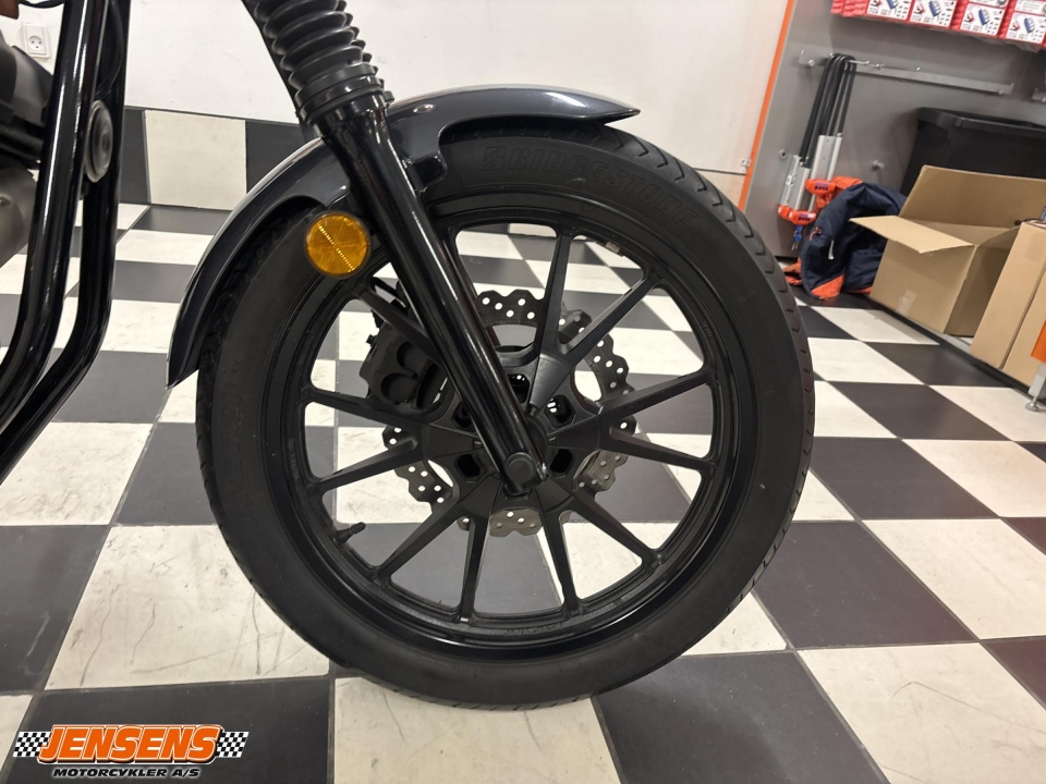Yamaha XV 950 R