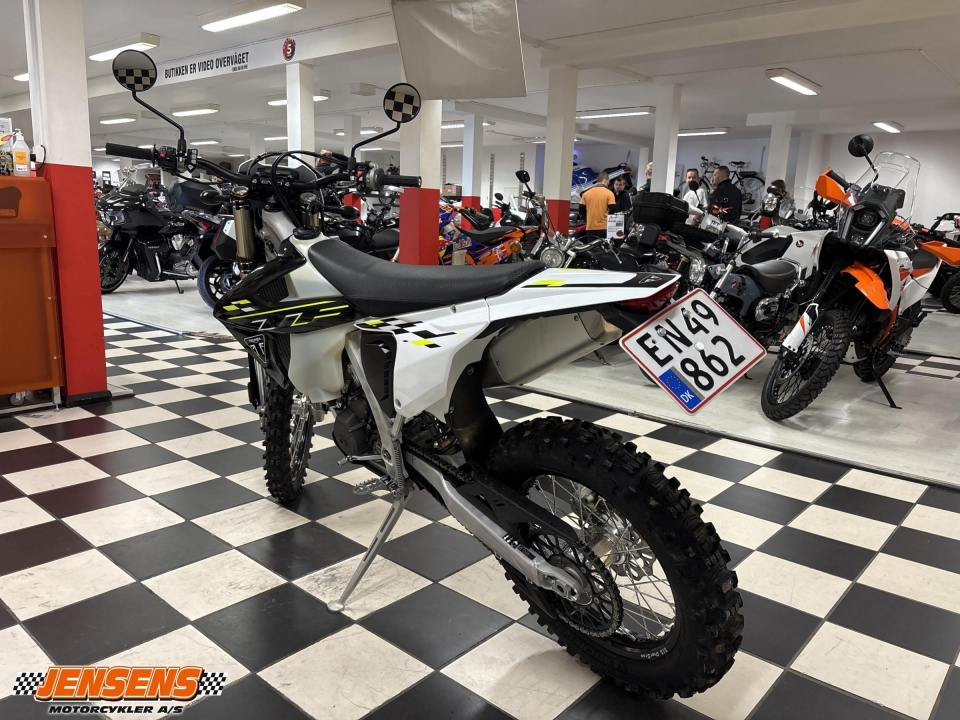 Triumph TF 450-E