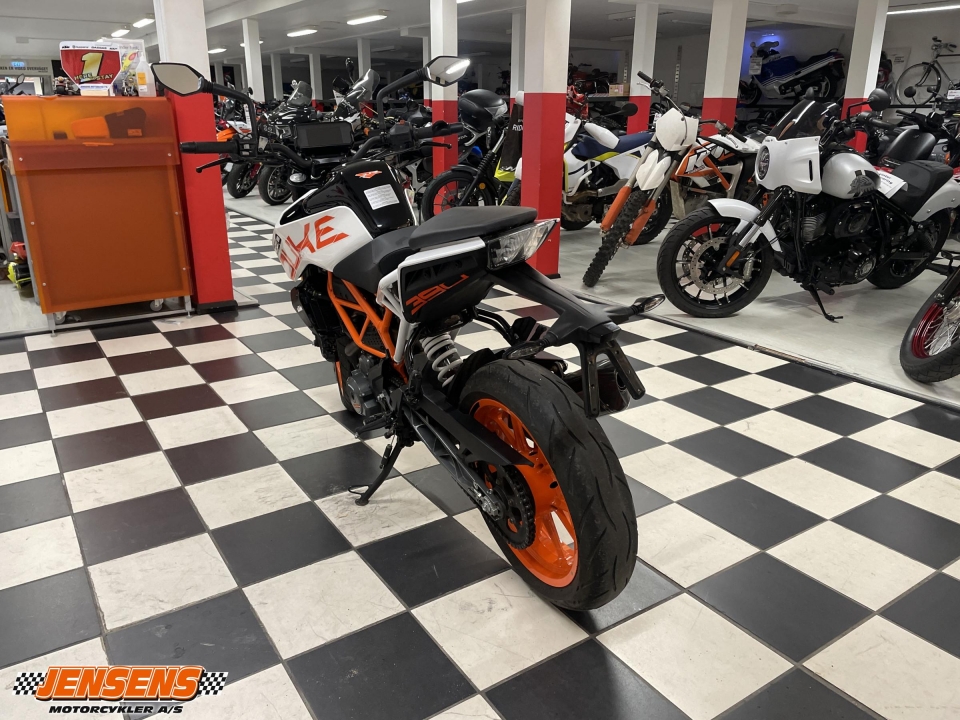 KTM 390 Duke