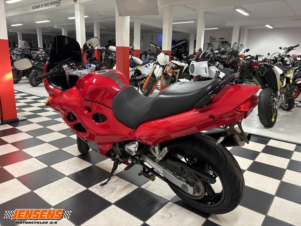Suzuki GSX 600 F